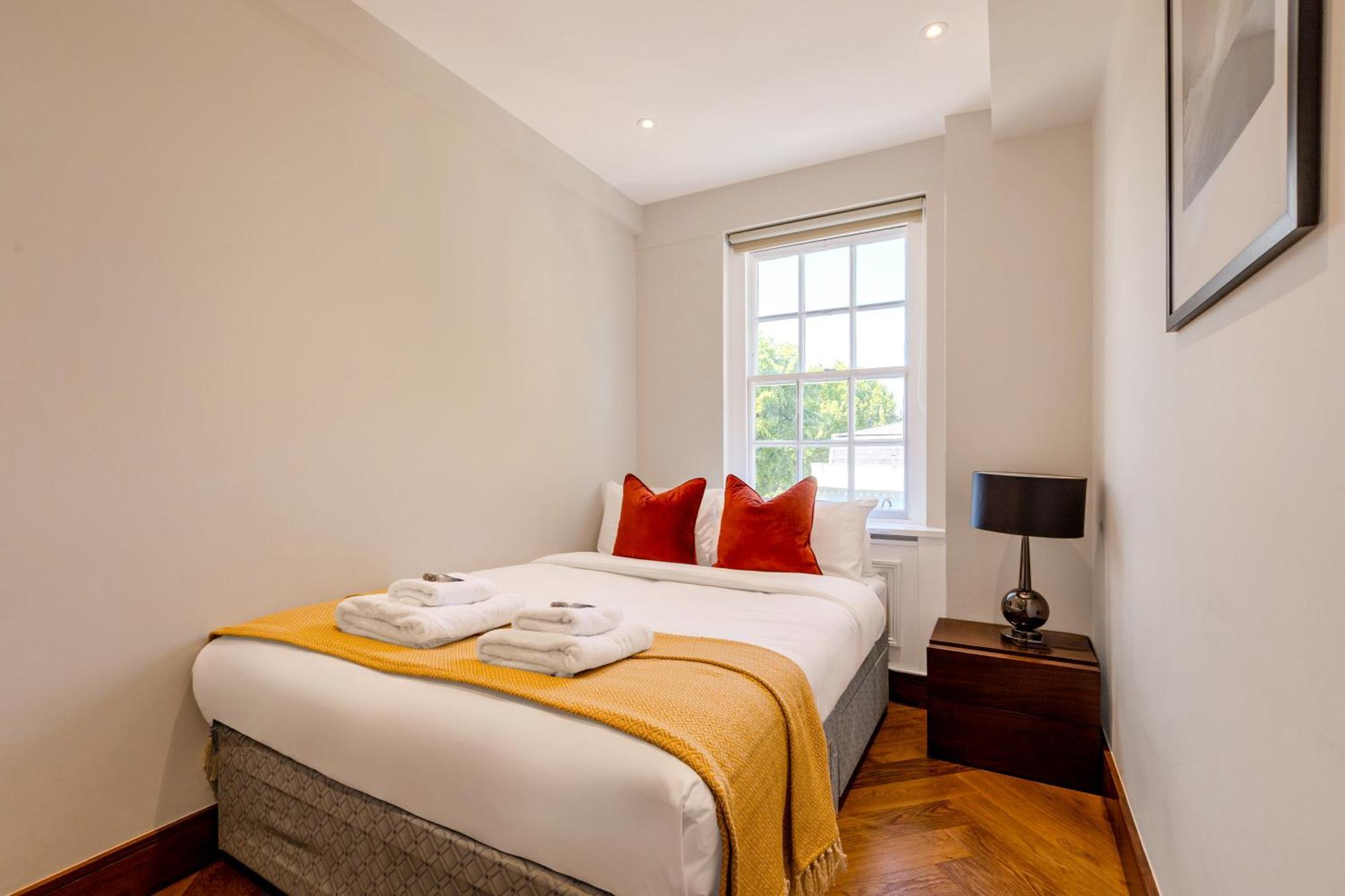 Chic Chelsea 2br Flat With Balcony By Kings Road *